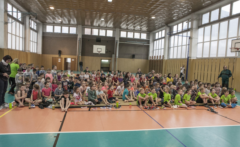 Žáci prvního stupně základních škol soutěžili ve šplhu. FOTO + VIDEO
