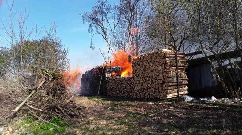 V sobotu hořelo v obci Radenice