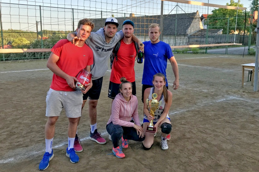„Harakiri“ brali zlato ve finále volejbalového turnaje v Chlumku  