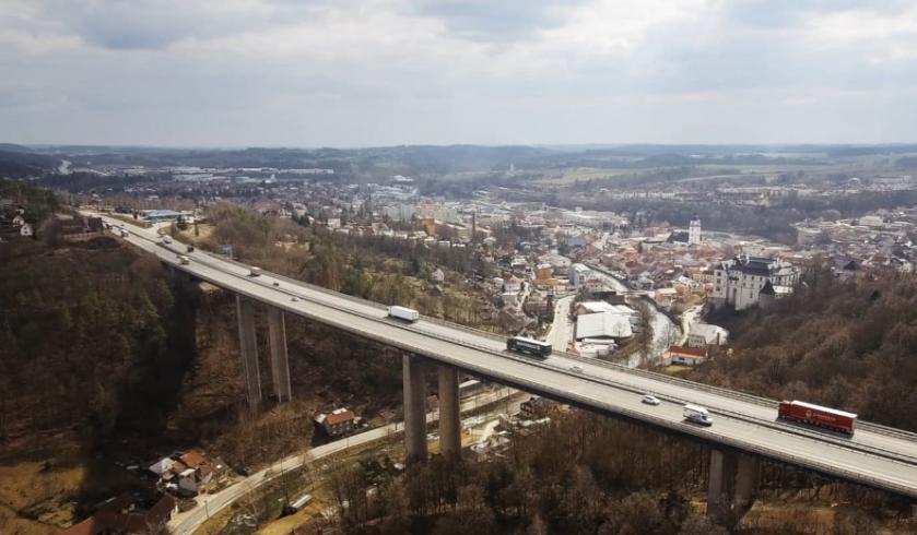 Prázdninové dopravní omezení na mostě Vysočina začne v neděli 30. června
