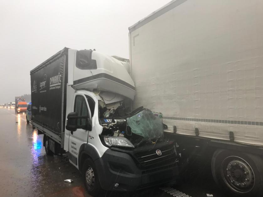 Tragická nehoda na dálnici u Meziříčí v pondělí dočasně omezila provoz