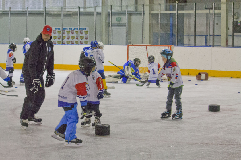 Děti od čtyř let zkoušely hokejové dovednosti
