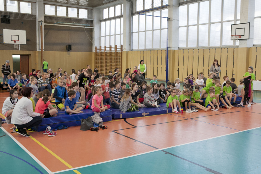 V tělocvičně za kostelem soutěžili ve šplhu. FOTO + VIDEO