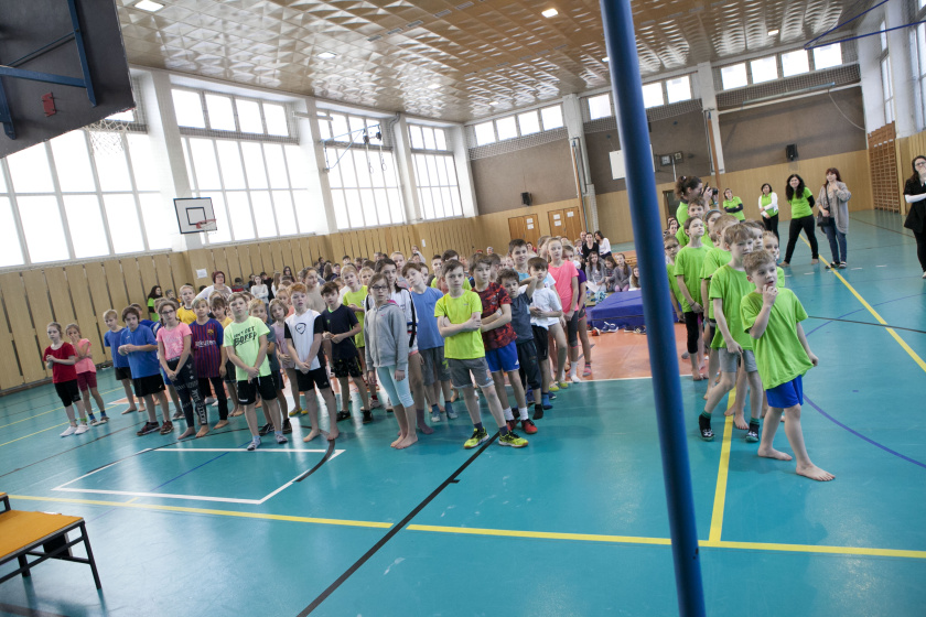 V tělocvičně za kostelem soutěžili ve šplhu. FOTO + VIDEO