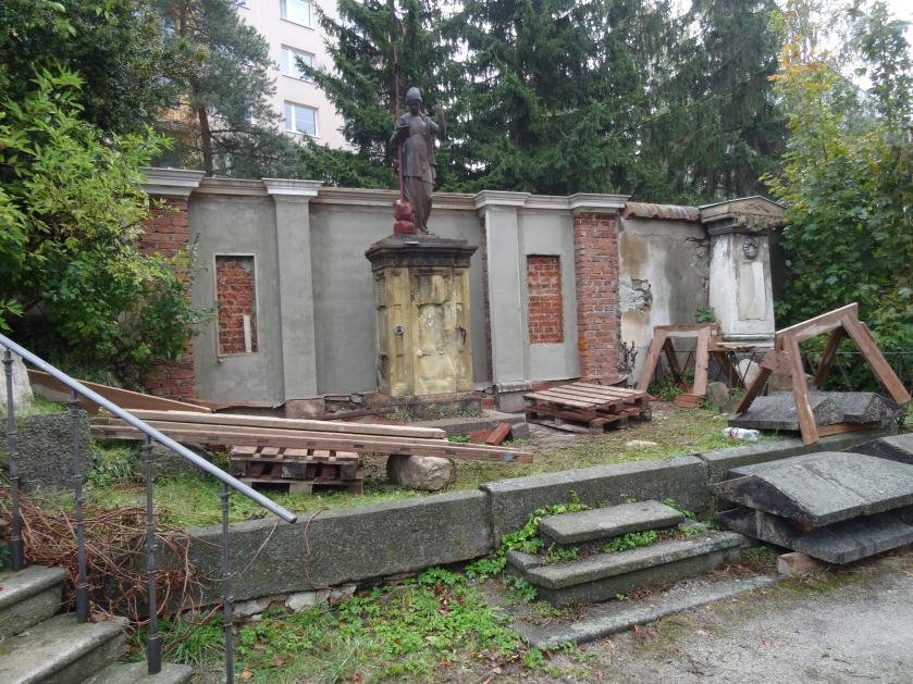 Město hodlá pokračovat v obnově hrobu rodiny Kallabovy na starém hřbitově
