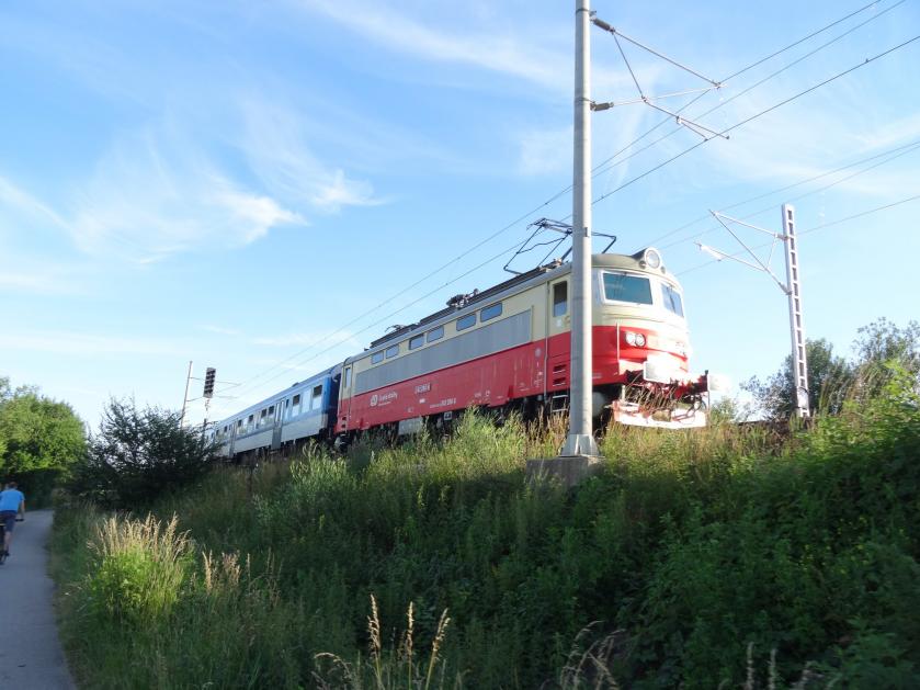 Kvůli poruše trakčního vedení mezi Křižanovem a Ostrovem jezdí pouze motorové vlaky
