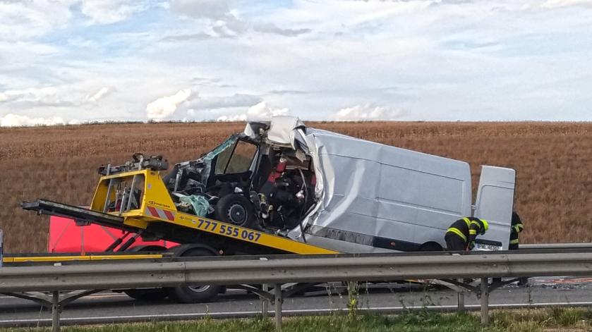Nehoda na dálnici skončila pro řidiče dodávky tragicky