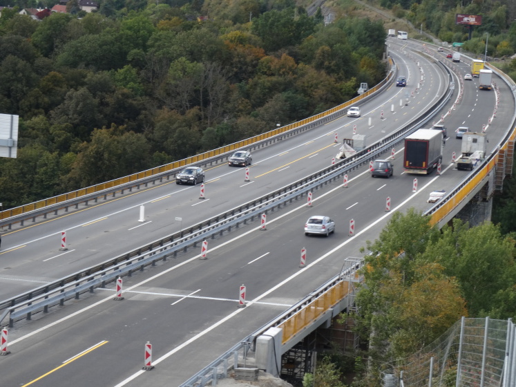 Na rozšířený dálniční most se vrátil provoz
