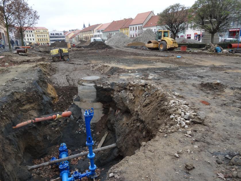 FOTO: V Třebíči opravují Karlovo náměstí, hotovo má být až v roce 2022