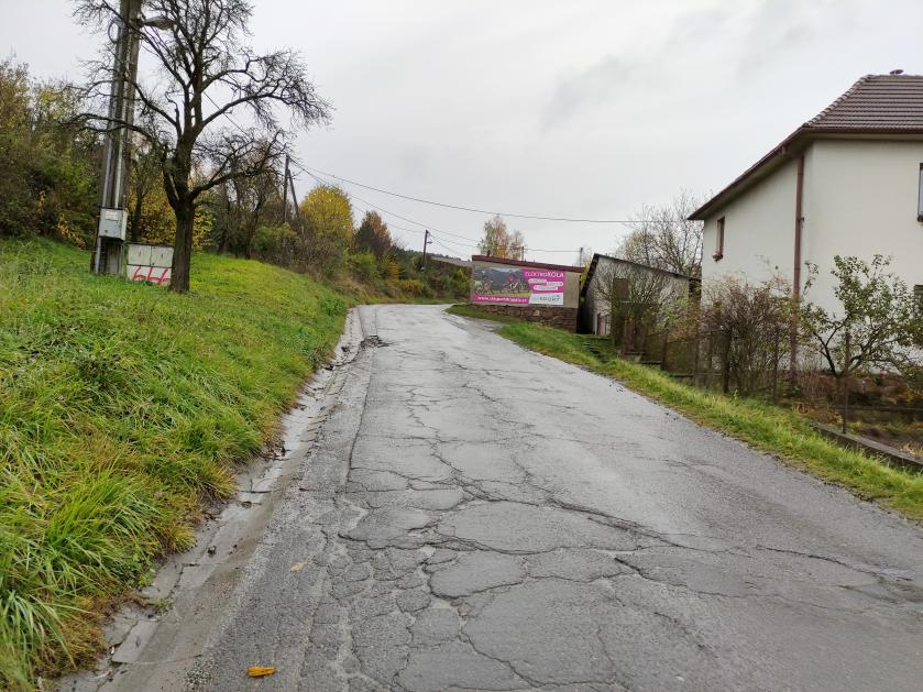 Bylo zahájeno územní a stavební řízení na chodník Nad Gymnáziem směrem k dálnici
