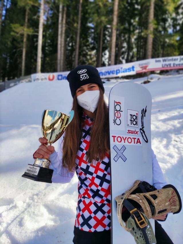 První stupně vítězů v Evropském poháru snowboardcrossařky Sáry Strnadové