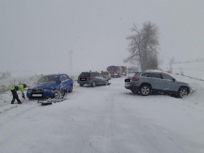 Návrat zimního počasí přináší komplikace v dopravě na celé Vysočině