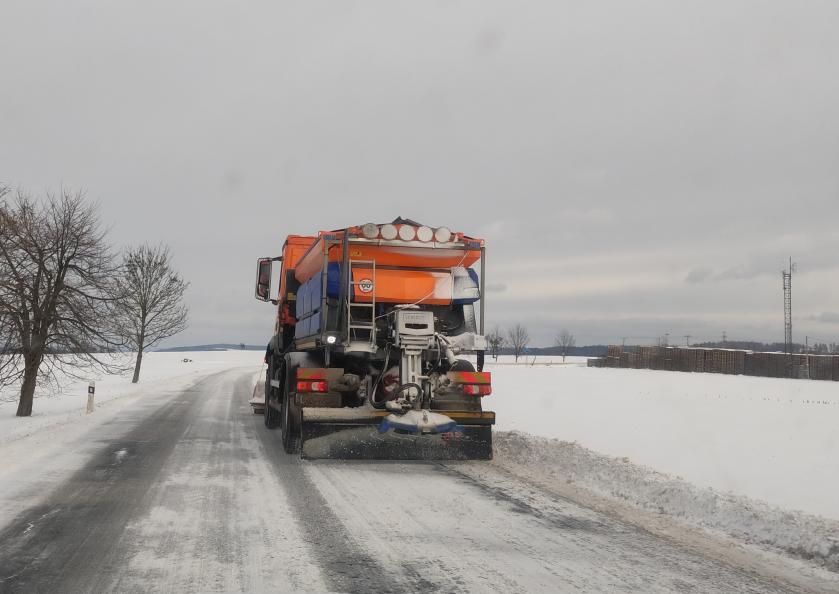 Kraj posílí rozpočet krajských silničářů – dofinancuje zimní údržbu a přidá na opravy silnic po zimě