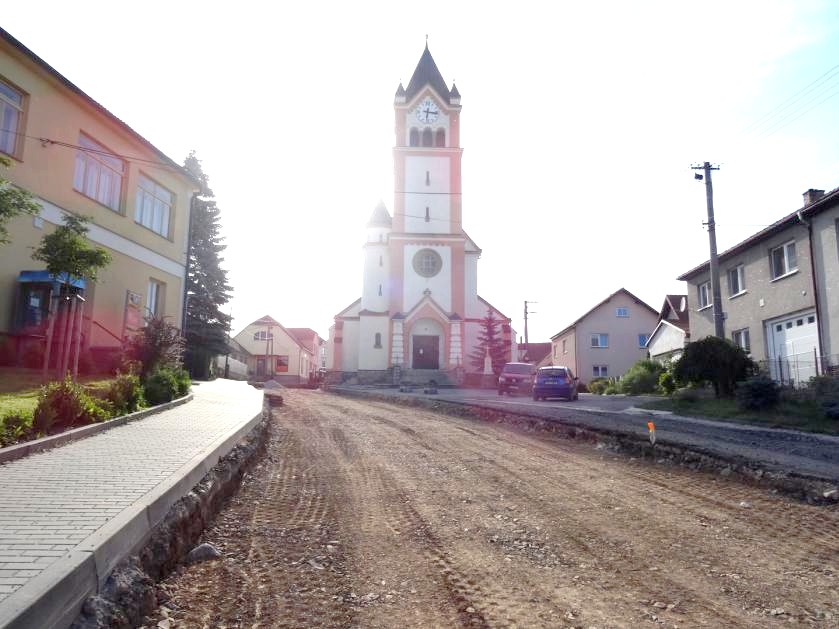V Uhřínově opraví silnici kolem kostela