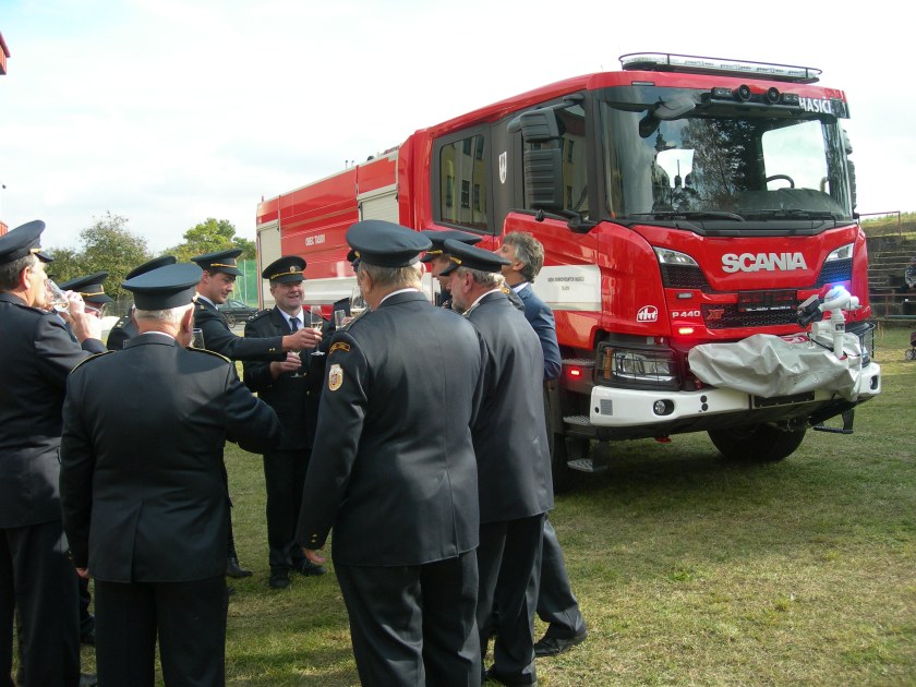 Tasovští hasiči mají nový zásahový vůz za 8 milionů