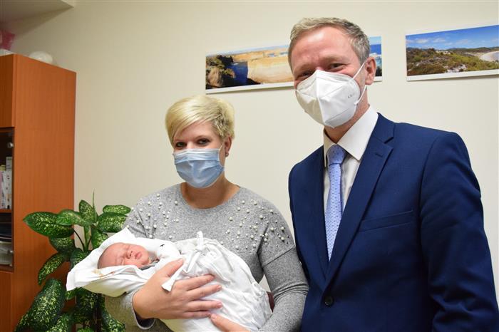 Prvním miminkem Vysočiny roku 2021 byl Mikuláš z Hrotovic, který se narodil 1h 26 minut po půlnoci v Třebíčské nemocnici.