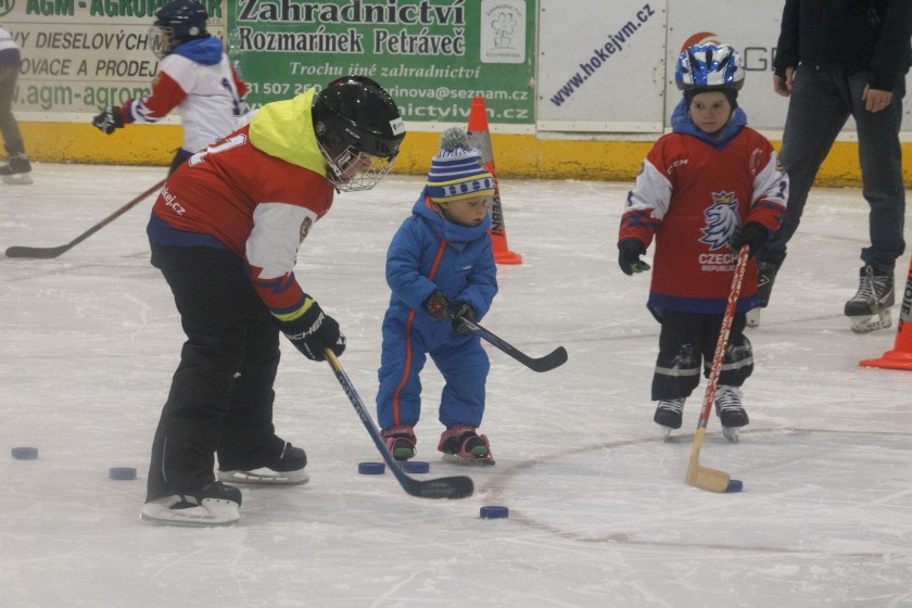 Děti si přišly vyzkoušet hokej