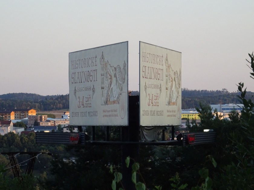 Bigboard u dálnice láká na historické slavnosti na zámku