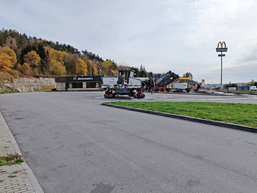 Rekonstrukce parkoviště na odpočívadle u dálnice nad Velkým Meziříčím. foto: -mk-