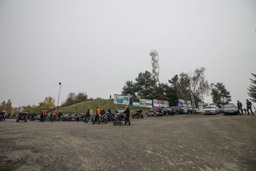 Motorkáři uzavřeli sezónu setkáním na Fajtově kopci