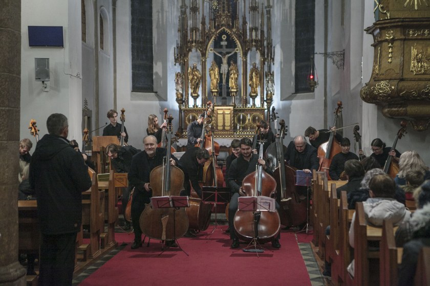Adventní koncert kontrabasového orchestru v kostele