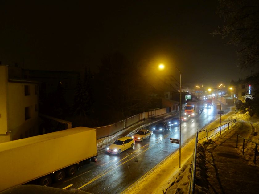 Ve čtvrtek odpoledne byla těžká dopravní situace na dálnici D1 i ve Velkém Meziříčí