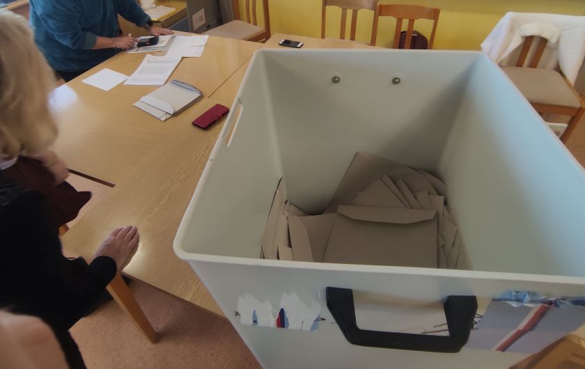 Po 14. hodině byly rozpečetěny volební urny a začal přepočet hlasů. foto: -kaš-