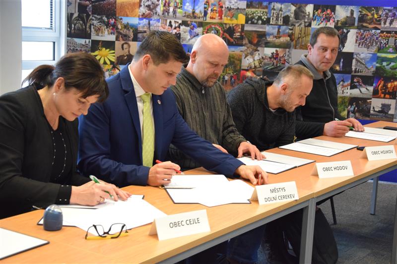 Zástupci obcí a kraje společně podepsaly memorandum o hlubinném úložišti jaderného odpadu