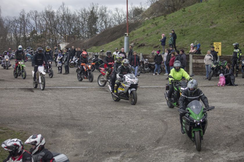 Setkání motorkářů ve Velkém Meziříčí k zahájení letošní sezóny.