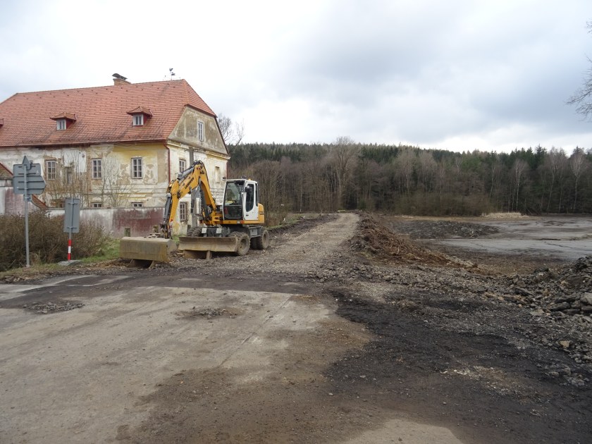 Oprava silnice mezi Zásekou a Zahradišti potrvá do konce letních prázdnin