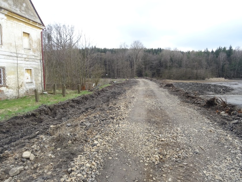 Oprava silnice mezi Zásekou a Zahradišti potrvá do konce letních prázdnin