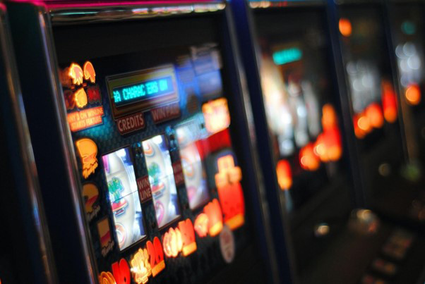 Průvodce pro hráče hazardních her – jak začít hrát, na co si dát pozor a jaké představují online kasina výhody. Čtěte nyní v průvodci!