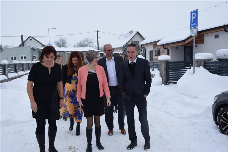 Ministr Bartoš si prohlédl úspěšný projekt transformace sociálních služeb Domova Kamélie v Měříně