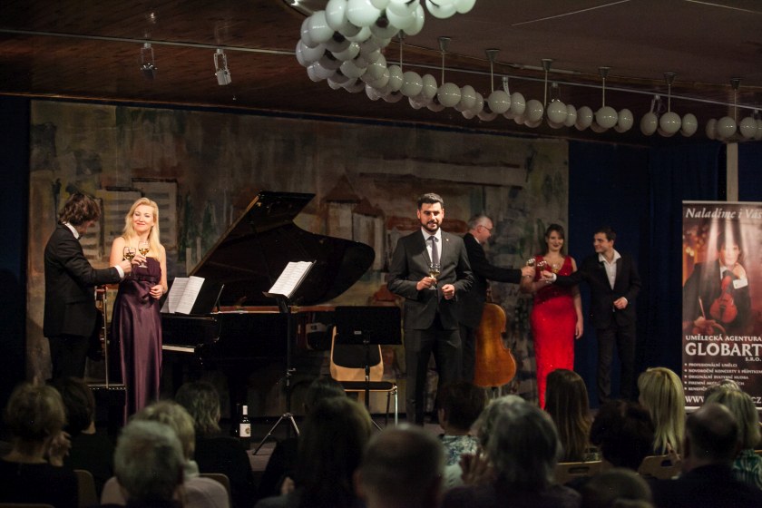 Na novoročním koncertě se připíjelo také k 25. výročí Moravského klavírního tria