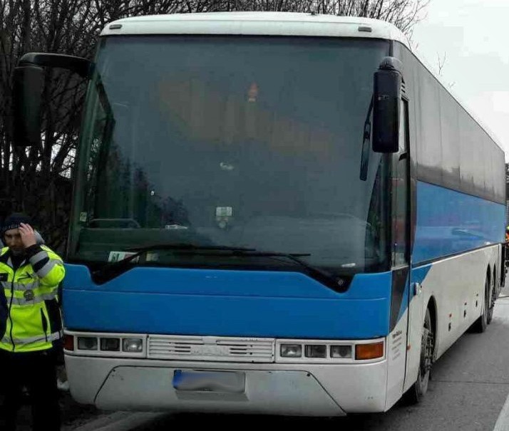 Řidič autobusu závažně porušoval zákon