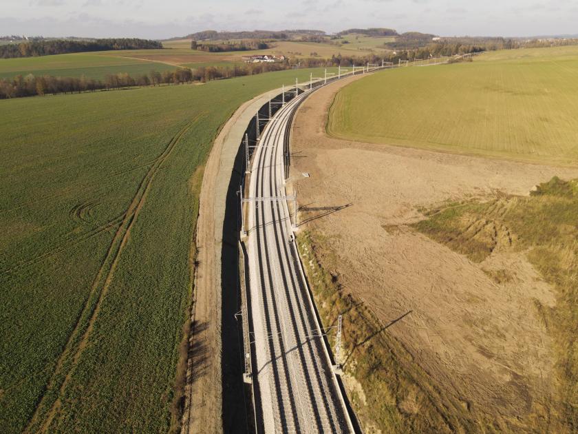 Zatáčka u stanice Osová Bítýška směr Ořechov. foto: Správa železnic.