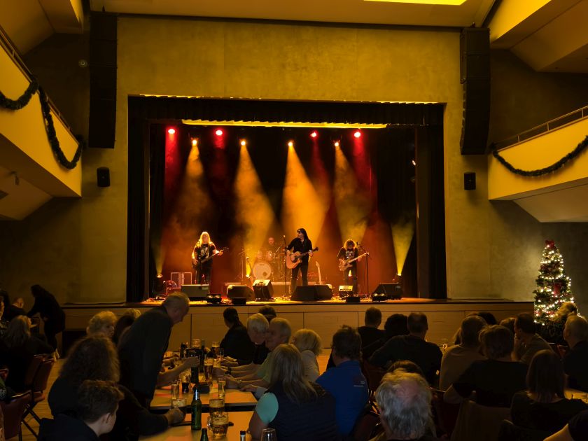 V pátek před Silvestrem se v Jupiter clubu konal rockový večírek se skupinou ALBAND