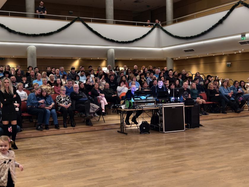 Posledním koncertem roku 2024 byl Lucy&Hangover a Vojta Nedvěd