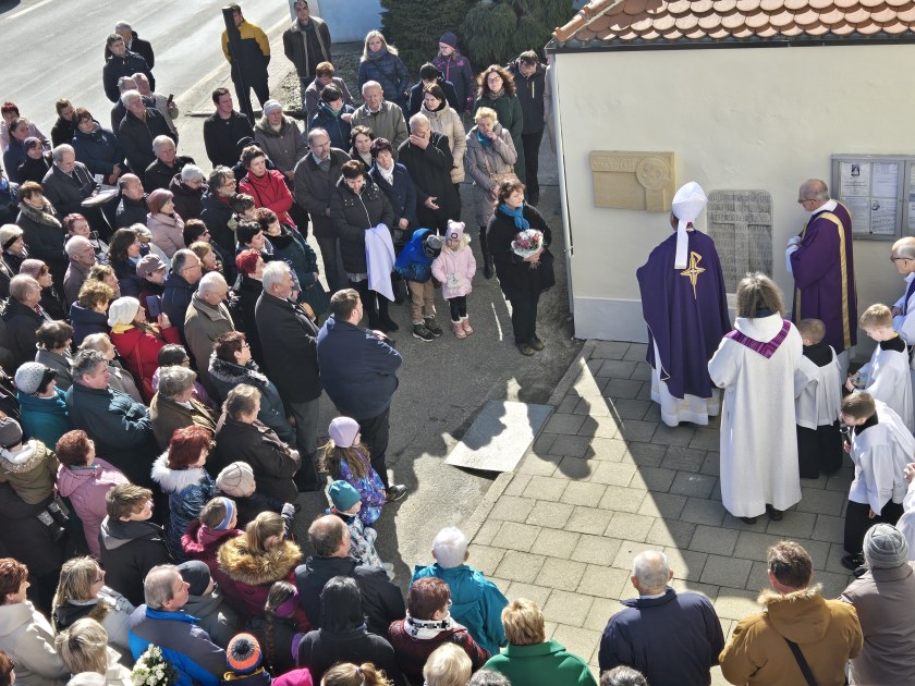 Odhalení pamětní desky uznávanému knězi v Moravci foto: Luboš Pipa ml.